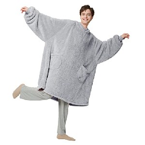 Bedsure Hoodie-Decke mit Ärmeln, versch. Farben (107x90cm) um 15,12 € statt 35,43 €
