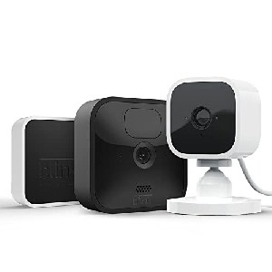 Blink Outdoor witterungsbeständige HD-Überwachungskamera + Blink Mini smarte Plug-in-Überwachungskamera (inkl. Sync-Modul) um 50,43 € statt 113,88 €