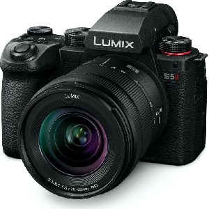 Panasonic Lumix DC-S1 Systemkamera mit Objektiv S 20-60mm F3.5-5.6 um 1.698,30 € statt 2.187 €