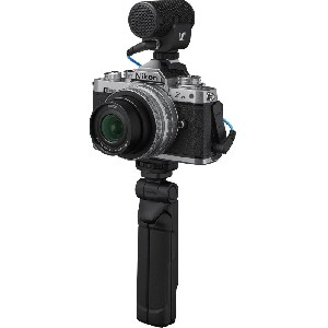 Nikon Z fc silber/schwarz mit Objektiv Z DX 16-50mm 3.5-6.3 VR und Vlogger Kit um 839,20 € statt 999 €